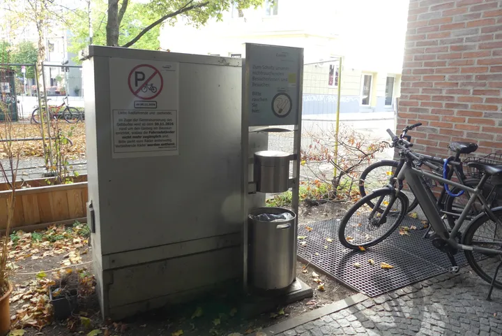 Info-Stele mit Infotafel und Ascher-/Abfallbehälter, Edelstahl